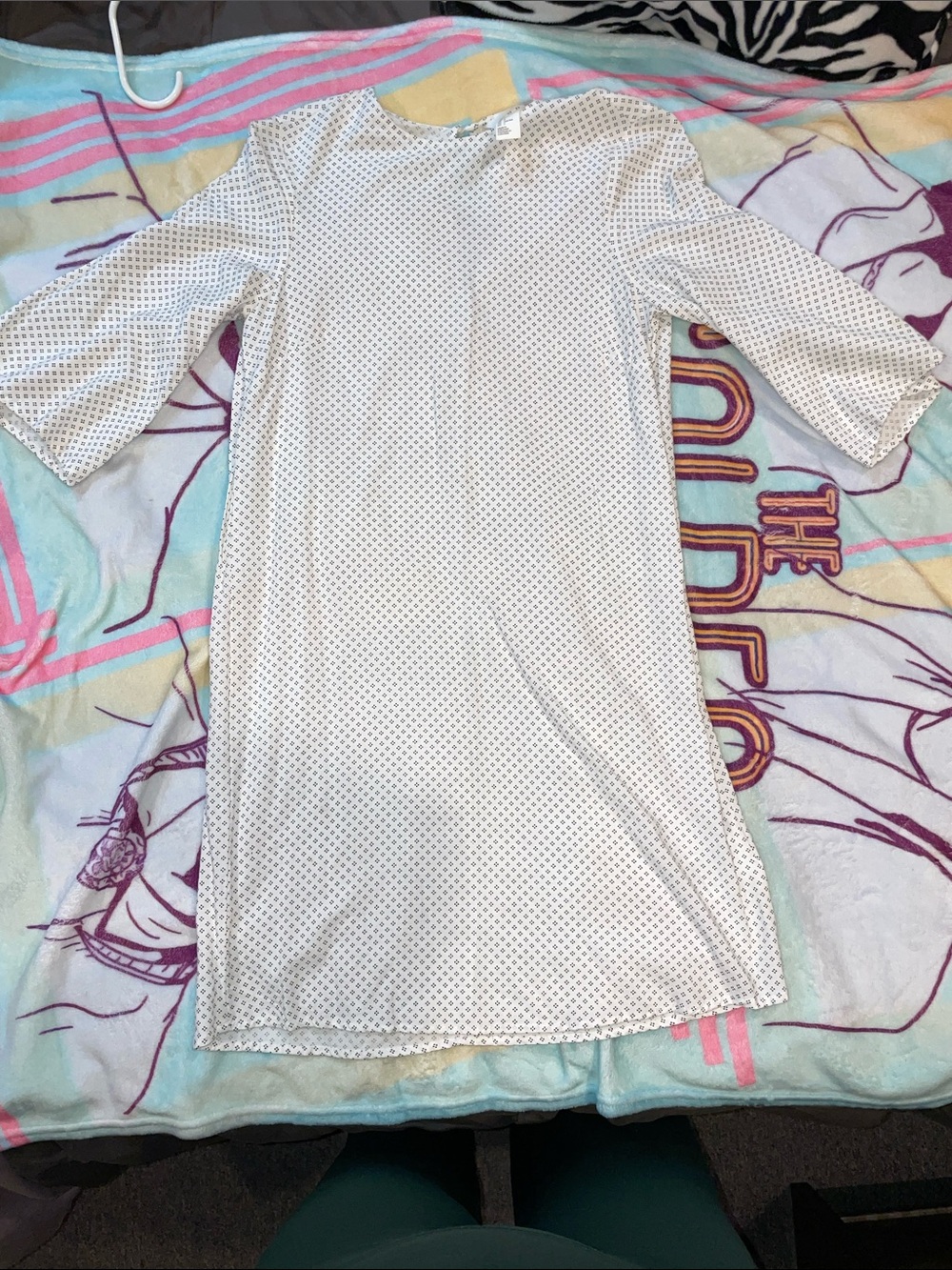 H&M White Micro-Pattern Shift Dress